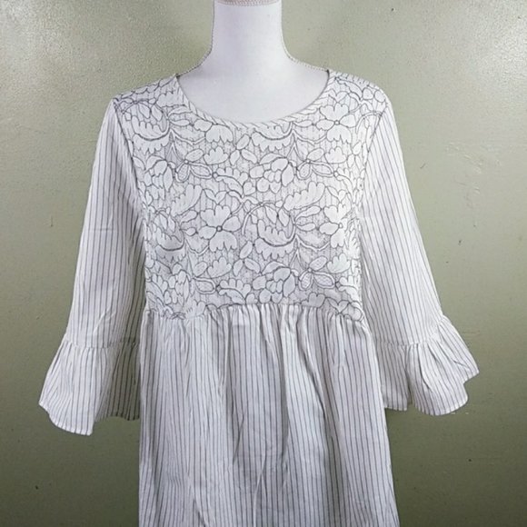 😻 4/$25 Isabel Maternity Pinstriped Topo with Lace Bodice NWOT L - Picture 3 of 9